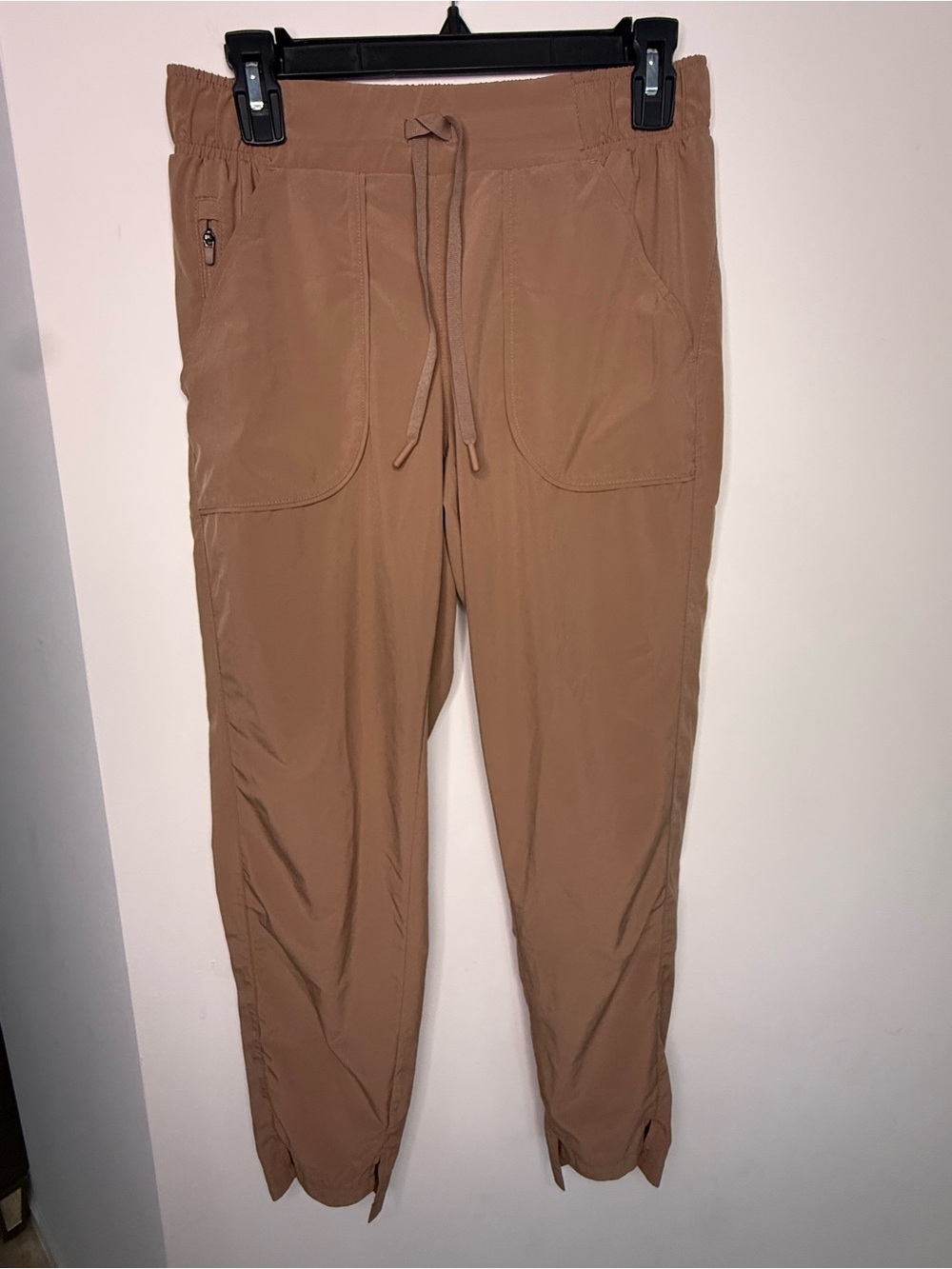 All in motion Cropped Drawstring Ankle Pants - Tan XS